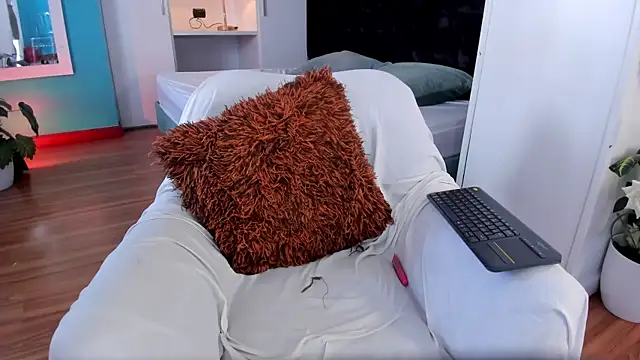 LahanaKimish online show from November 2025 02:43:02 PM