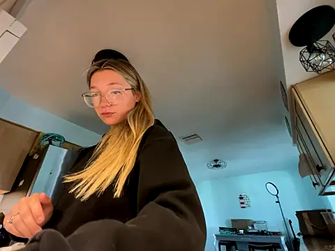 hatgirlsolo online show from November 2025 06:00:02 PM