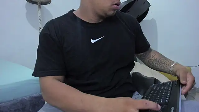 Snapshot of LucassFoster chatting on November 2025 08:41:02 PM LucassFoster online show from November 2025 08:41:02 PM