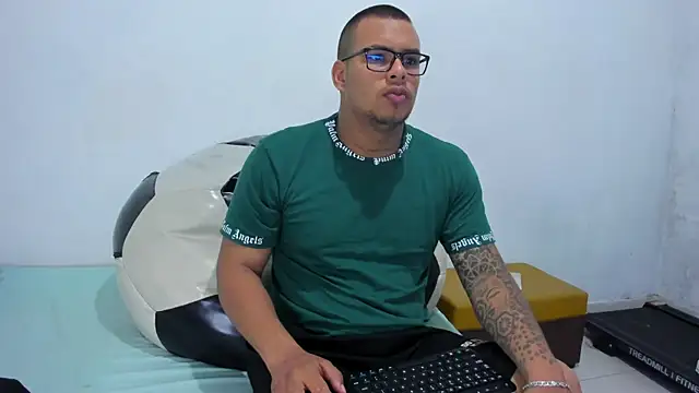 LucassFoster online show from November 2025 01:22:02 PM