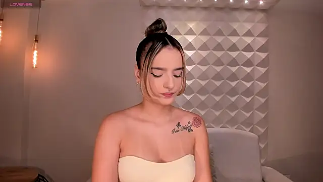 Snapshot of LaurentRosse1 chatting on April 2026 05:54:01 PM LaurentRosse1 online show from April 2026 05:54:01 PM