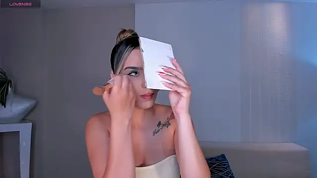 Snapshot of LaurentRosse1 chatting on April 2026 08:11:01 PM LaurentRosse1 online show from April 2026 08:11:01 PM