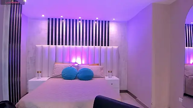 Snapshot of BellaConnorX chatting on April 2026 04:13:02 AM BellaConnorX online show from April 2026 04:13:02 AM