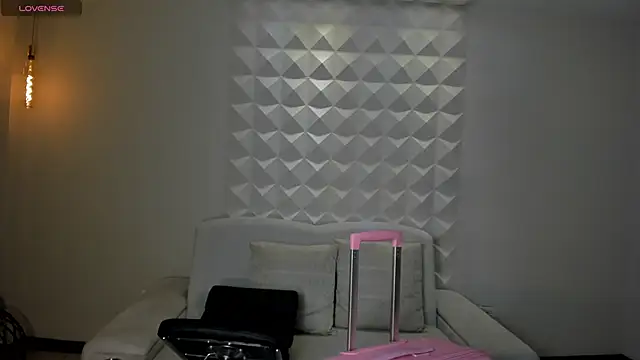 Snapshot of BellaConnorX chatting on June 2026 04:00:01 AM BellaConnorX online show from June 2026 04:00:01 AM