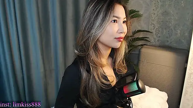 limkiss online show from December 2025 02:00:02 PM