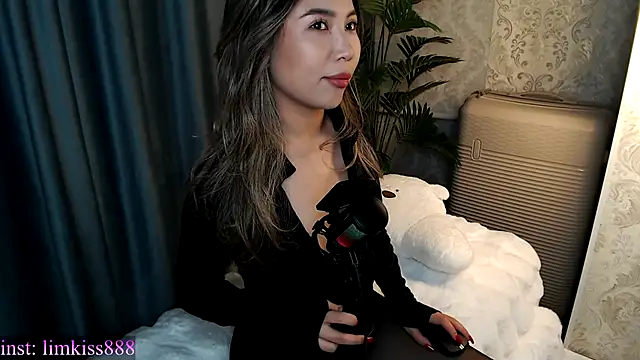 limkiss online show from December 2025 02:12:02 PM