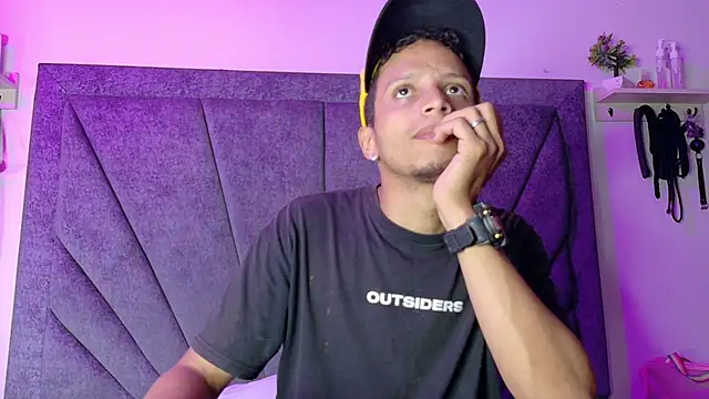 Snapshot of DamianandEva chatting on March 2026 11:59:02 AM DamianandEva online show from March 2026 11:59:02 AM