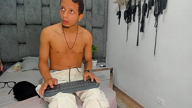 Snapshot of DamianandEva chatting on March 2026 12:49:01 PM DamianandEva online show from March 2026 12:49:01 PM