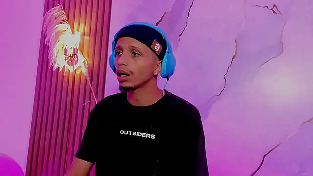 Snapshot of DamianandEva chatting on April 2026 12:21:02 PM DamianandEva online show from April 2026 12:21:02 PM