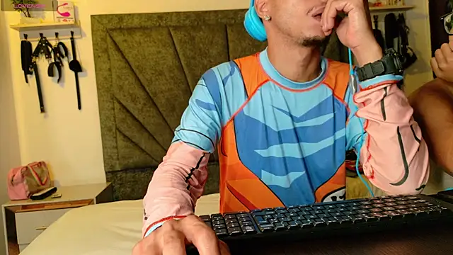 Snapshot of DamianandEva chatting on April 2026 12:00:02 PM DamianandEva online show from April 2026 12:00:02 PM