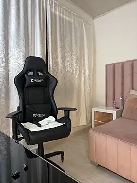 Snapshot of Natural_BIGASS_Nina chatting on April 2026 07:58:01 PM Natural BIGASS Nina online show from April 2026 07:58:01 PM