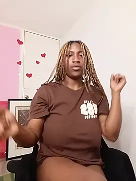 Snapshot of EvonyFoxxx chatting on March 2026 05:44:01 AM EvonyFoxxx online show from March 2026 05:44:01 AM