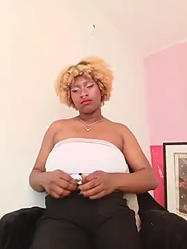 Snapshot of EvonyFoxxx chatting on April 2026 07:00:02 PM EvonyFoxxx online show from April 2026 07:00:02 PM
