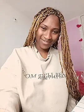 Snapshot of EvonyFoxxx chatting on May 2026 04:40:02 AM EvonyFoxxx online show from May 2026 04:40:02 AM