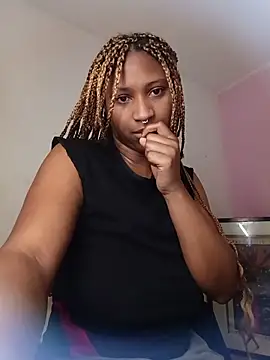 Snapshot of EvonyFoxxx chatting on June 2026 01:43:02 AM EvonyFoxxx online show from June 2026 01:43:02 AM