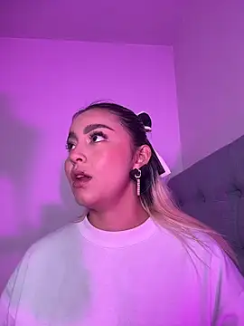 Elina Hills online show from February 2026 03:07:01 PM