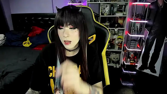 Snapshot of Yummy_dark chatting on November 2025 10:32:01 PM Yummy dark online show from November 2025 10:32:01 PM