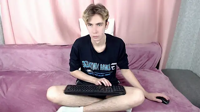 Snapshot of Harvey_foster chatting on November 2025 05:29:02 PM Harvey foster online show from November 2025 05:29:02 PM