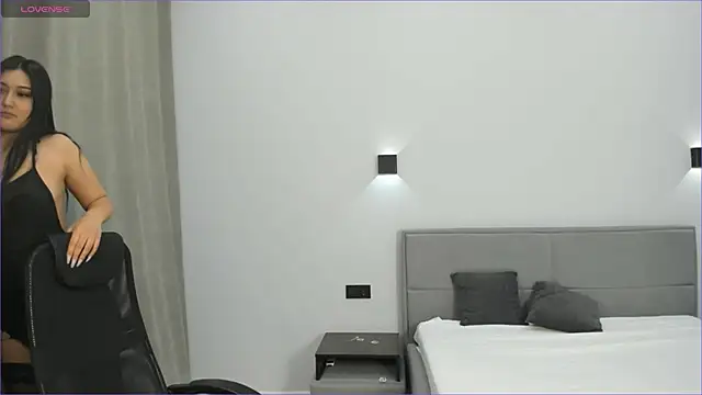 Yunamini online show from November 2025 07:26:01 PM