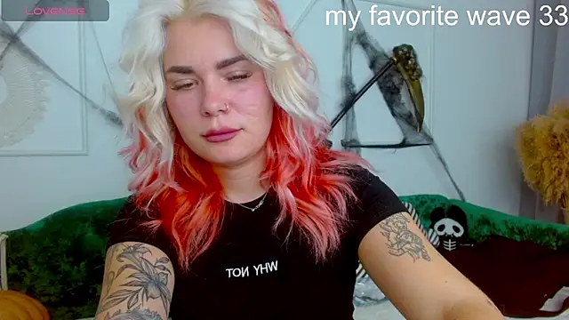 Snapshot of lada_love chatting on October 2025 01:56:01 PM lada love online show from October 2025 01:56:01 PM