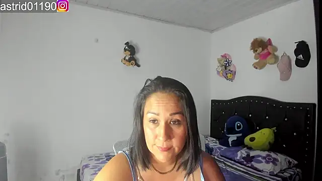 astrid sexy1 online show from November 2025 01:05:01 AM