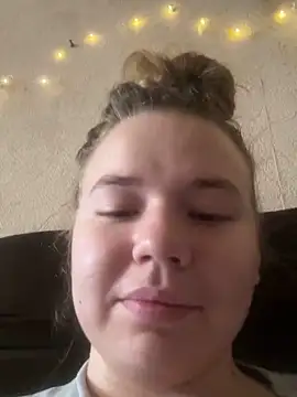 Snapshot of AvaMolls chatting on October 2025 08:26:01 AM AvaMolls online show from October 2025 08:26:01 AM