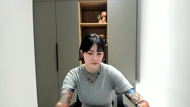 Snapshot of GloriaLemanski chatting on November 2025 03:42:02 AM GloriaLemanski online show from November 2025 03:42:02 AM