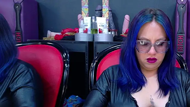 BellaBarness online show from November 2025 02:38:01 PM