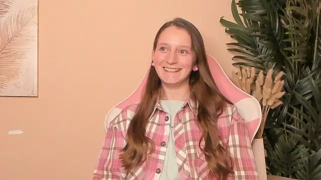 Snapshot of EwaBuiKama chatting on October 2025 03:24:02 PM EwaBuiKama online show from October 2025 03:24:02 PM