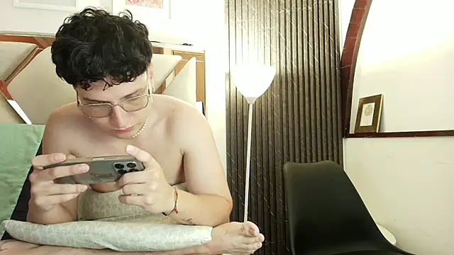 Zoe And Dylan  online show from July 2026 01:03:01 PM