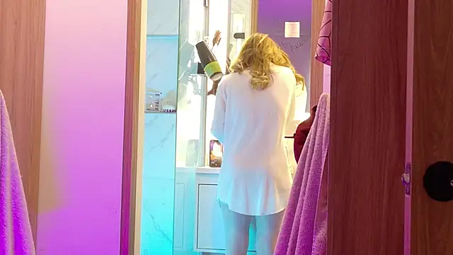 Snapshot of LovesKingdom chatting on April 2026 11:38:01 AM LovesKingdom online show from April 2026 11:38:01 AM