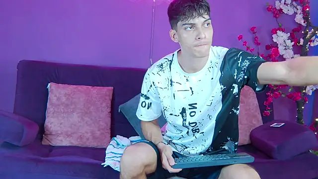 AlessioVitale online show from November 2025 12:16:02 PM