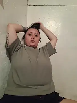 Snapshot of CurvyNoir chatting on May 2026 11:43:01 PM CurvyNoir online show from May 2026 11:43:01 PM