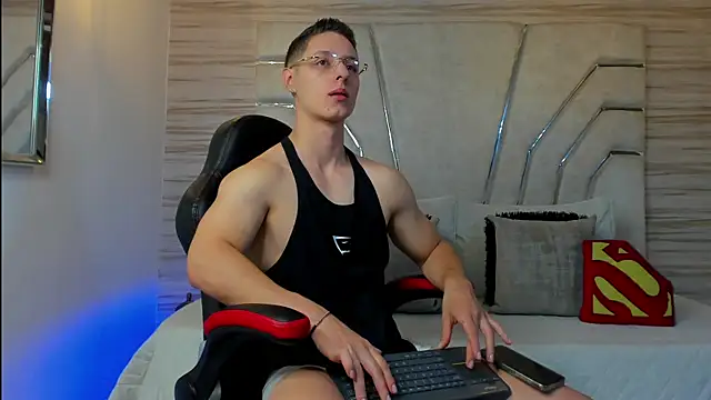 MAXTHOMSON online show from November 2025 03:42:02 AM