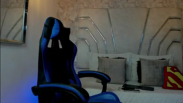 MAXTHOMSON online show from March 2026 12:47:02 AM