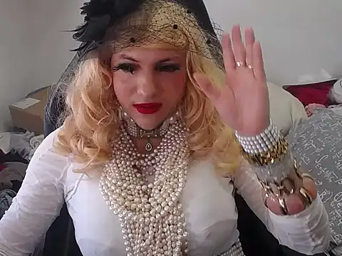 VanesaCrossic online show from May 2026 10:01:01 AM