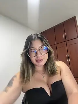 Snapshot of Eve_Miiller chatting on May 2026 05:24:01 AM Eve Miiller online show from May 2026 05:24:01 AM