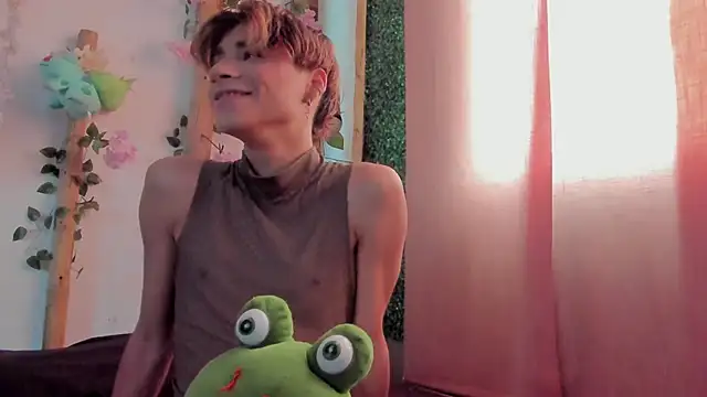 Snapshot of Leo_Glow chatting on November 2025 02:43:02 PM Leo Glow online show from November 2025 02:43:02 PM