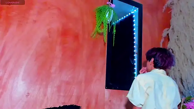 Leo Glow online show from February 2026 07:33:02 PM