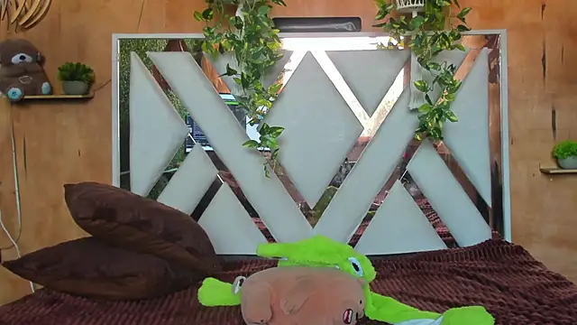 Leo Glow online show from March 2026 01:59:02 PM