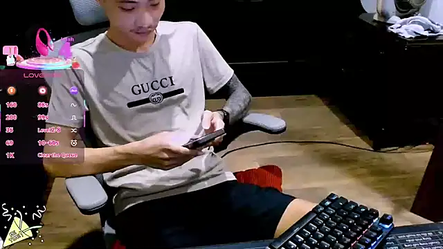 Snapshot of _lulu9999_ chatting on October 2025 03:02:01 PM lulu9999 online show from October 2025 03:02:01 PM