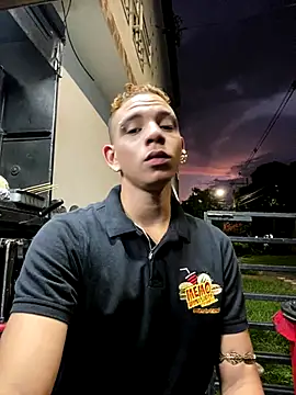 Dylams maja online show from November 2025 11:15:01 PM