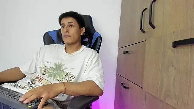 dorman boy online show from November 2025 03:40:02 AM