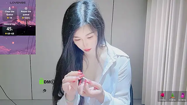 Snapshot of YunShan-33 chatting on March 2026 01:53:01 AM YunShan-33 online show from March 2026 01:53:01 AM