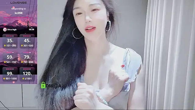 Snapshot of YunShan-33 chatting on March 2026 02:02:02 AM YunShan-33 online show from March 2026 02:02:02 AM