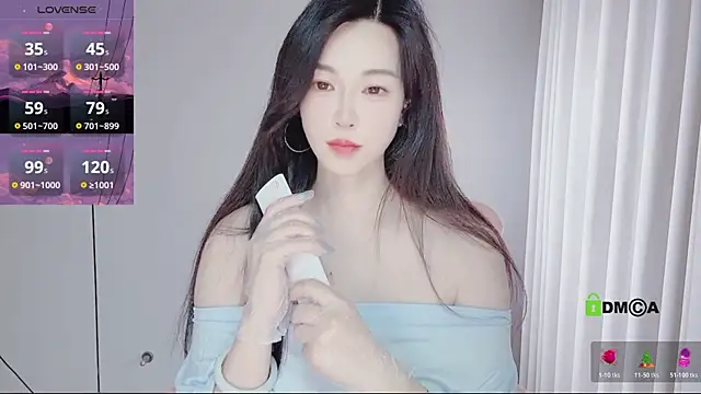 Snapshot of YunShan-33 chatting on April 2026 01:03:01 AM YunShan-33 online show from April 2026 01:03:01 AM