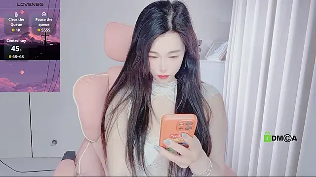 Snapshot of YunShan-33 chatting on April 2026 05:10:02 AM YunShan-33 online show from April 2026 05:10:02 AM