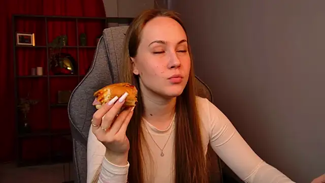 Snapshot of ElinVale chatting on April 2026 08:48:01 AM ElinVale online show from April 2026 08:48:01 AM