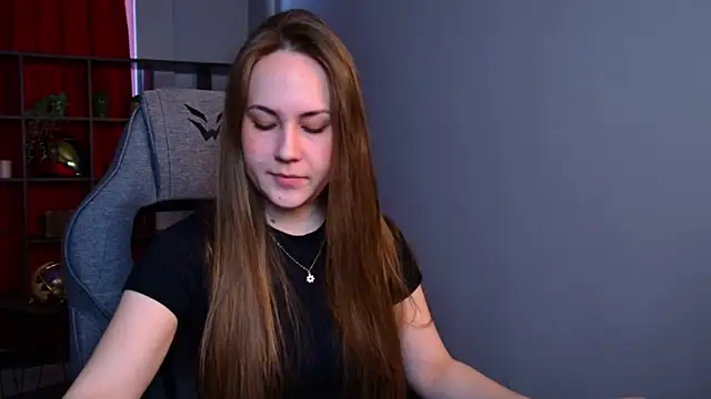 Snapshot of ElinVale chatting on April 2026 12:02:01 PM ElinVale online show from April 2026 12:02:01 PM