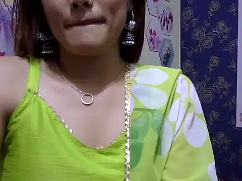 Snapshot of maira_33 chatting on March 2026 06:18:02 PM maira 33 online show from March 2026 06:18:02 PM